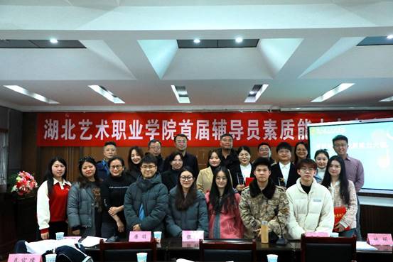 会议室里的人们 中度可信度描述已自动生成